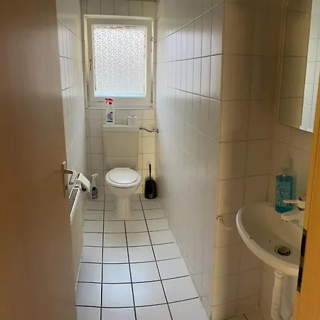 Guenstige Monteurzimmer - Oder Als Ganzes Haus Zu Vermieten *